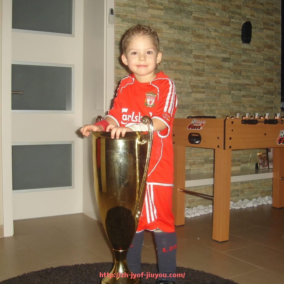 九游jiuyou-世俱杯无奖项赛季球员表现分析与竞争激烈程度评估